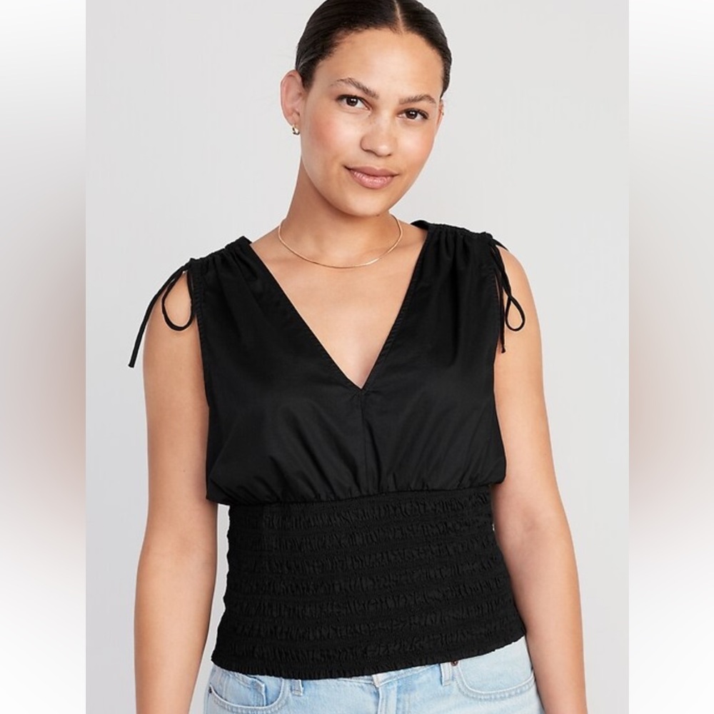 NWOT: (M) Old Navy Fitted Sleeveless V-Neck Tie-Shoulder Smocked Blouse